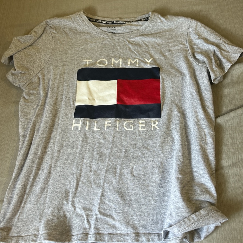 Grey Tommy Hilfiger shirt